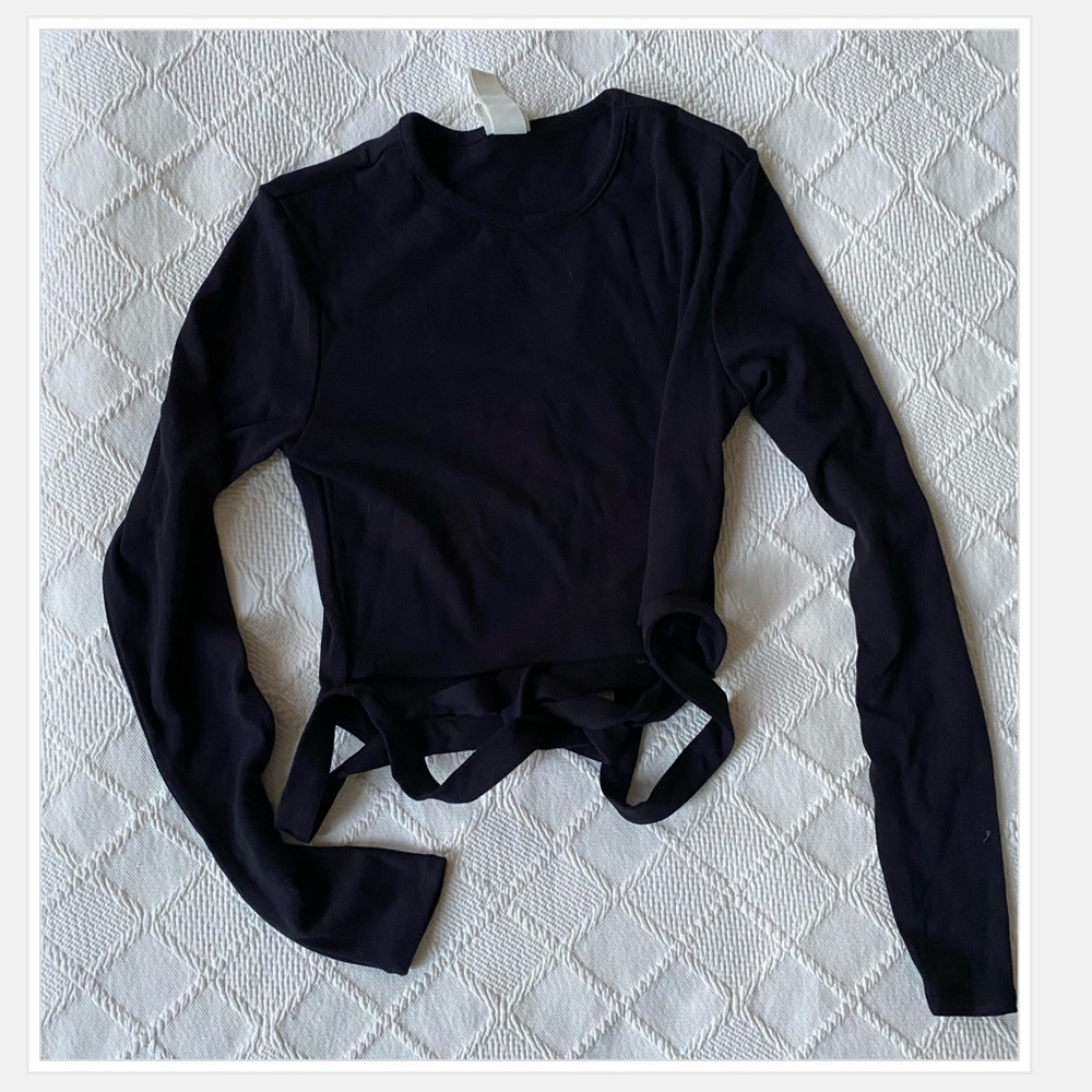 H&M black stretch crop top with waist tie. S